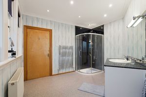 Photo 33- click for photo gallery